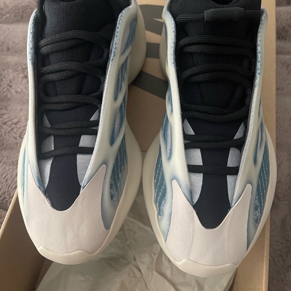 Yeezy 700 kyanites - Picture 4 of 6